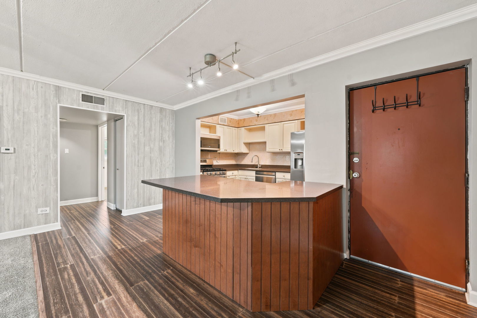 2600 Oakton Street, Unit 1E Park Ridge, IL 60068 - Photo 5 of 19
