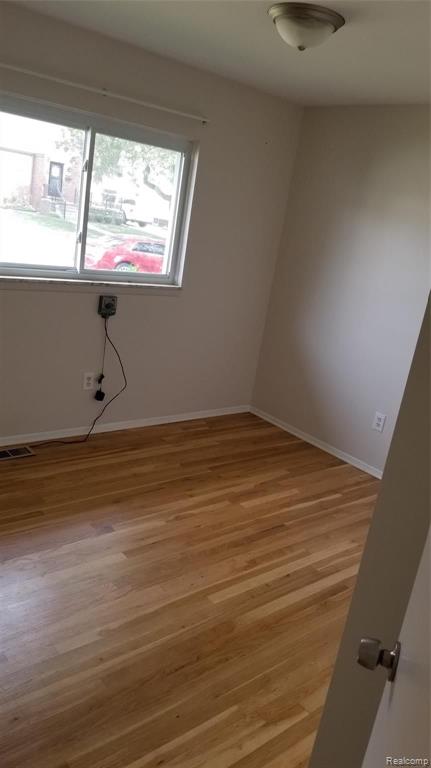 8358 Harding Center Line, MI 48015 - Photo 8 of 26