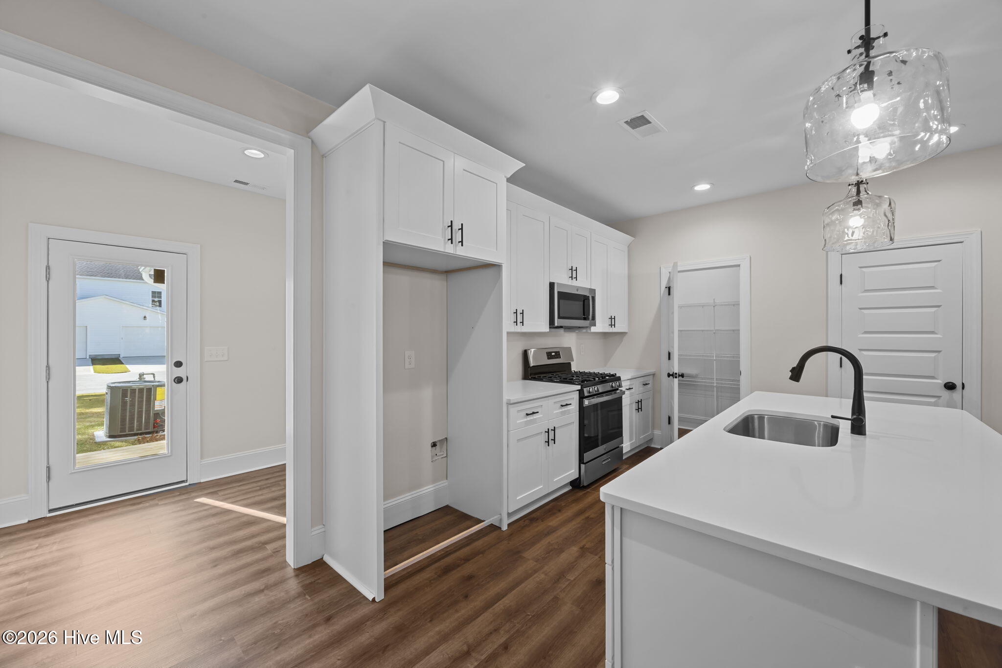 3903 Harkers Way New Bern, NC 28562 - Photo 6 of 31 23-web-or-mls-0C0A3484