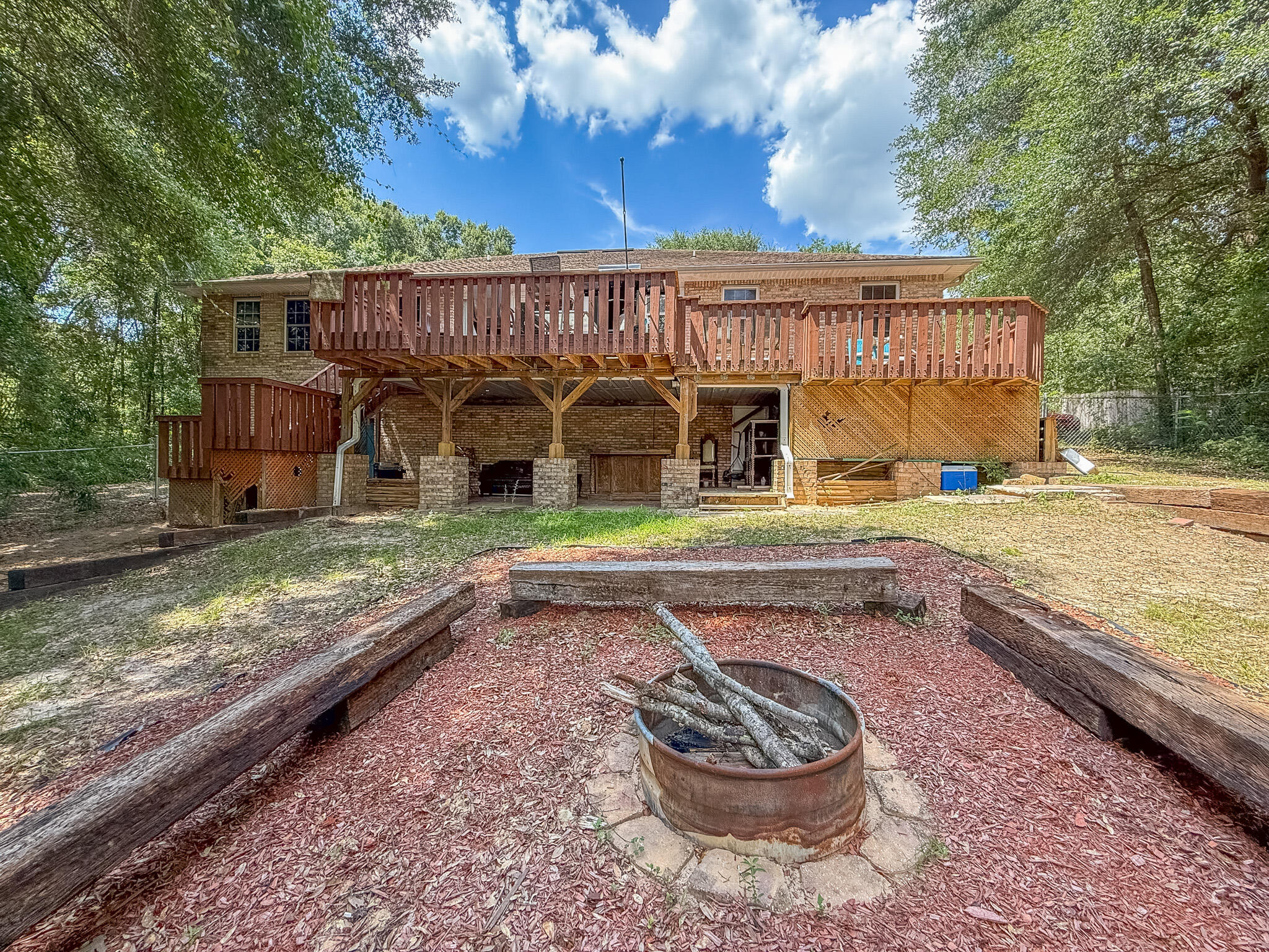 100 Overview Drive Crestview, FL 32539 - Photo 36 of 82 a view of a house with backyard and sitting area