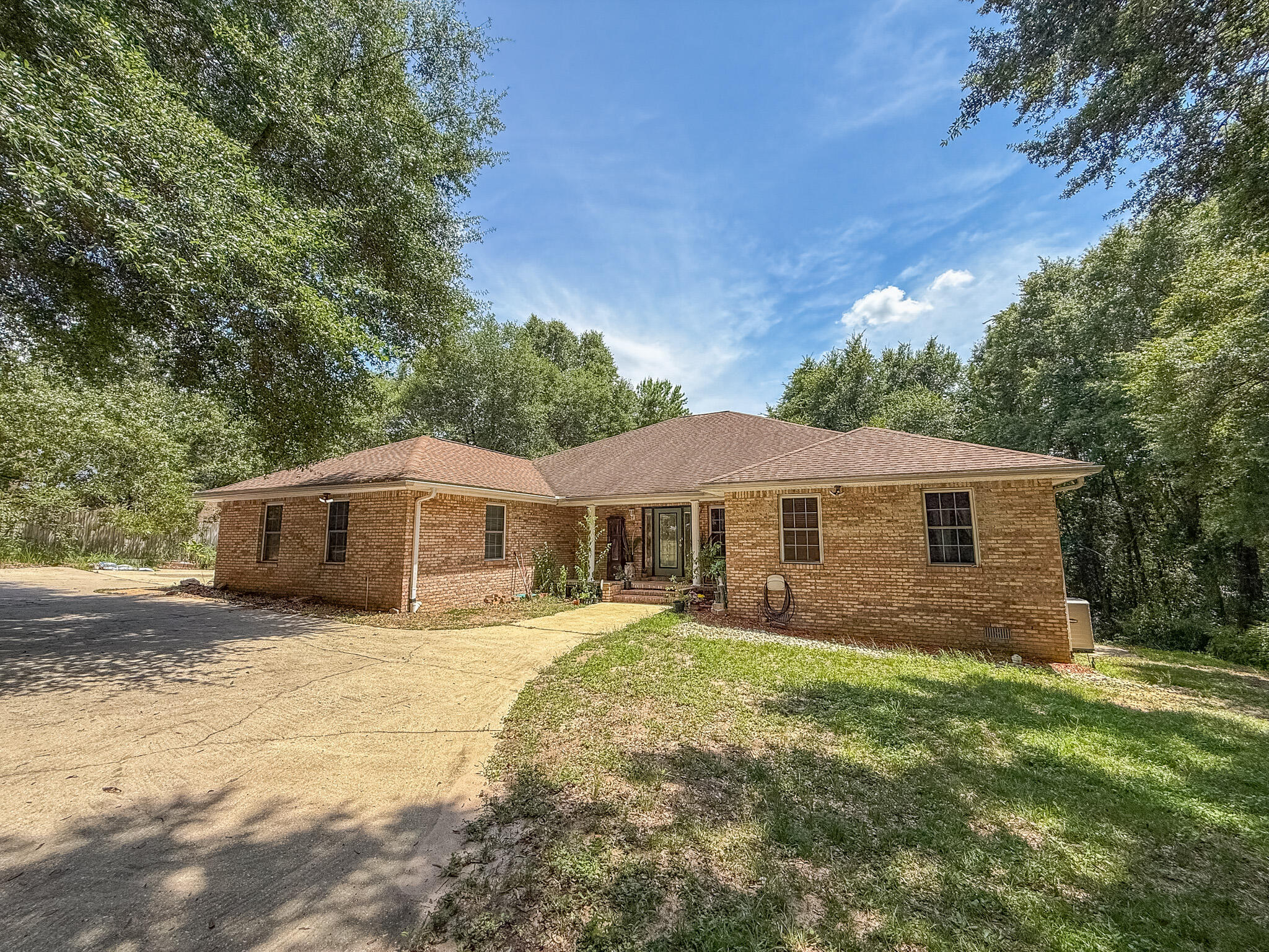 100 Overview Drive Crestview, FL 32539 - Photo 4 of 82 a front view of a house with yard and green space