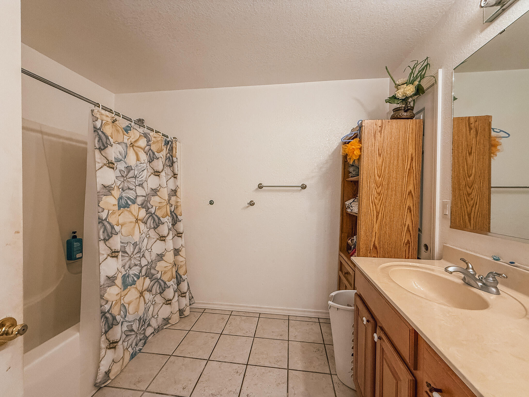 100 Overview Drive Crestview, FL 32539 - Photo 49 of 82 a bathroom with a sink and a mirror