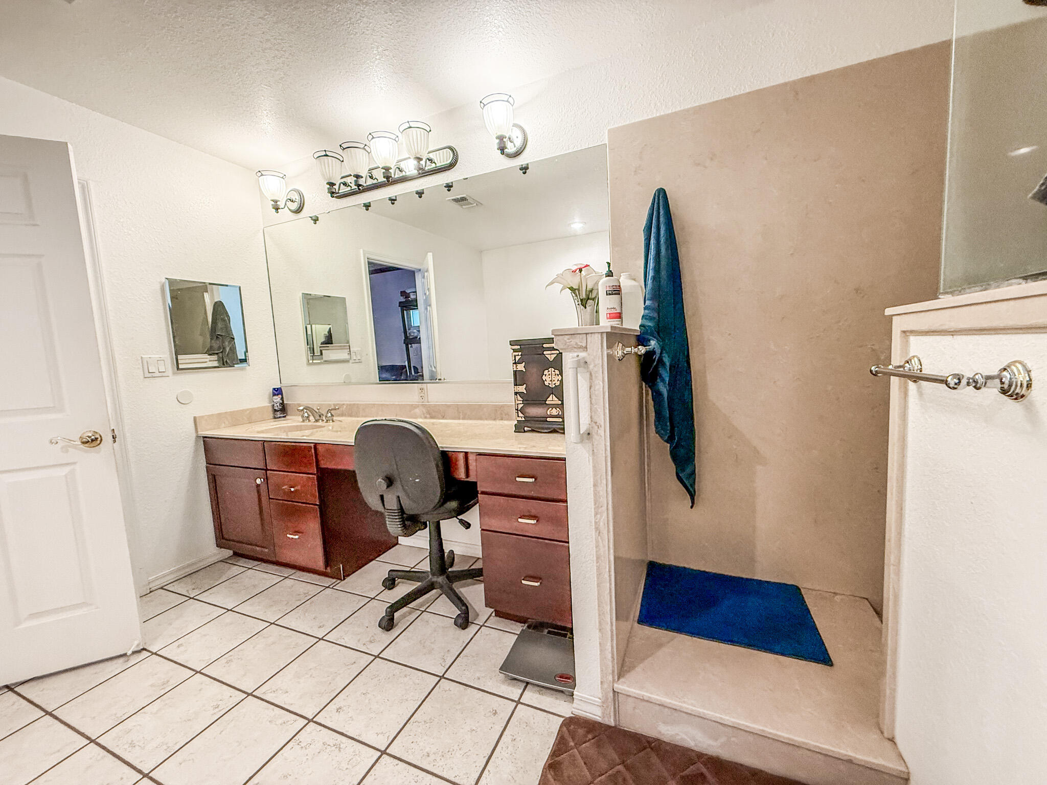 100 Overview Drive Crestview, FL 32539 - Photo 75 of 82 a view of a workspace with furniture and mirror