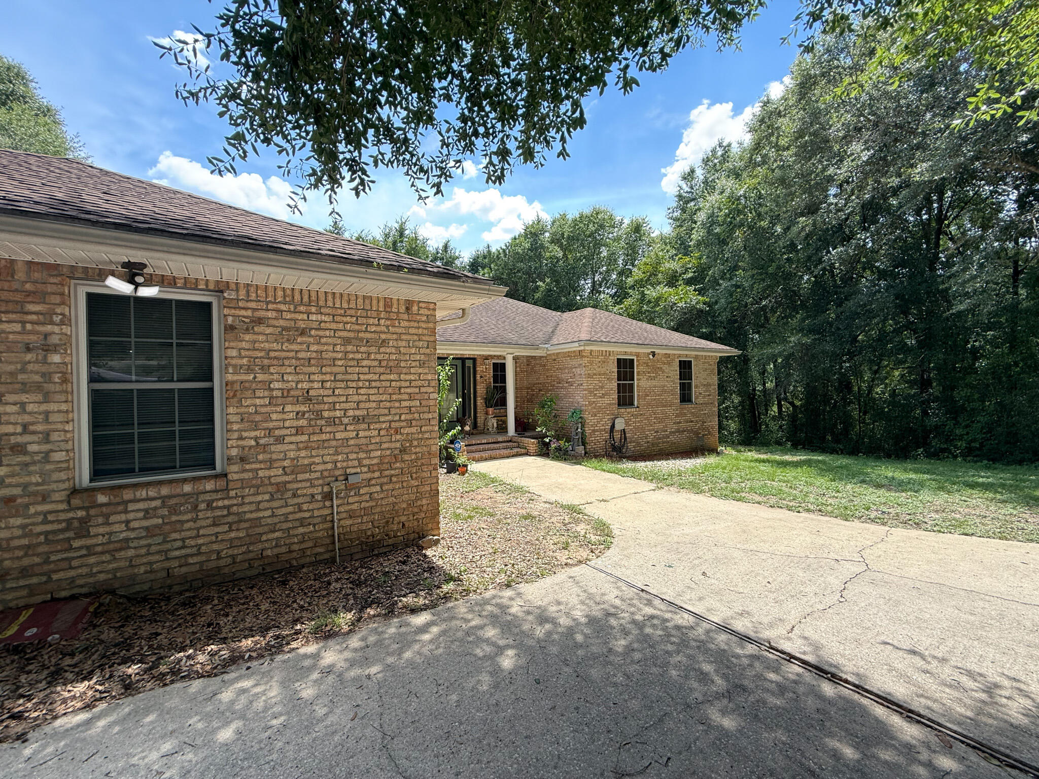 100 Overview Drive Crestview, FL 32539 - Photo 8 of 82 a front view of a house with a yard and garage