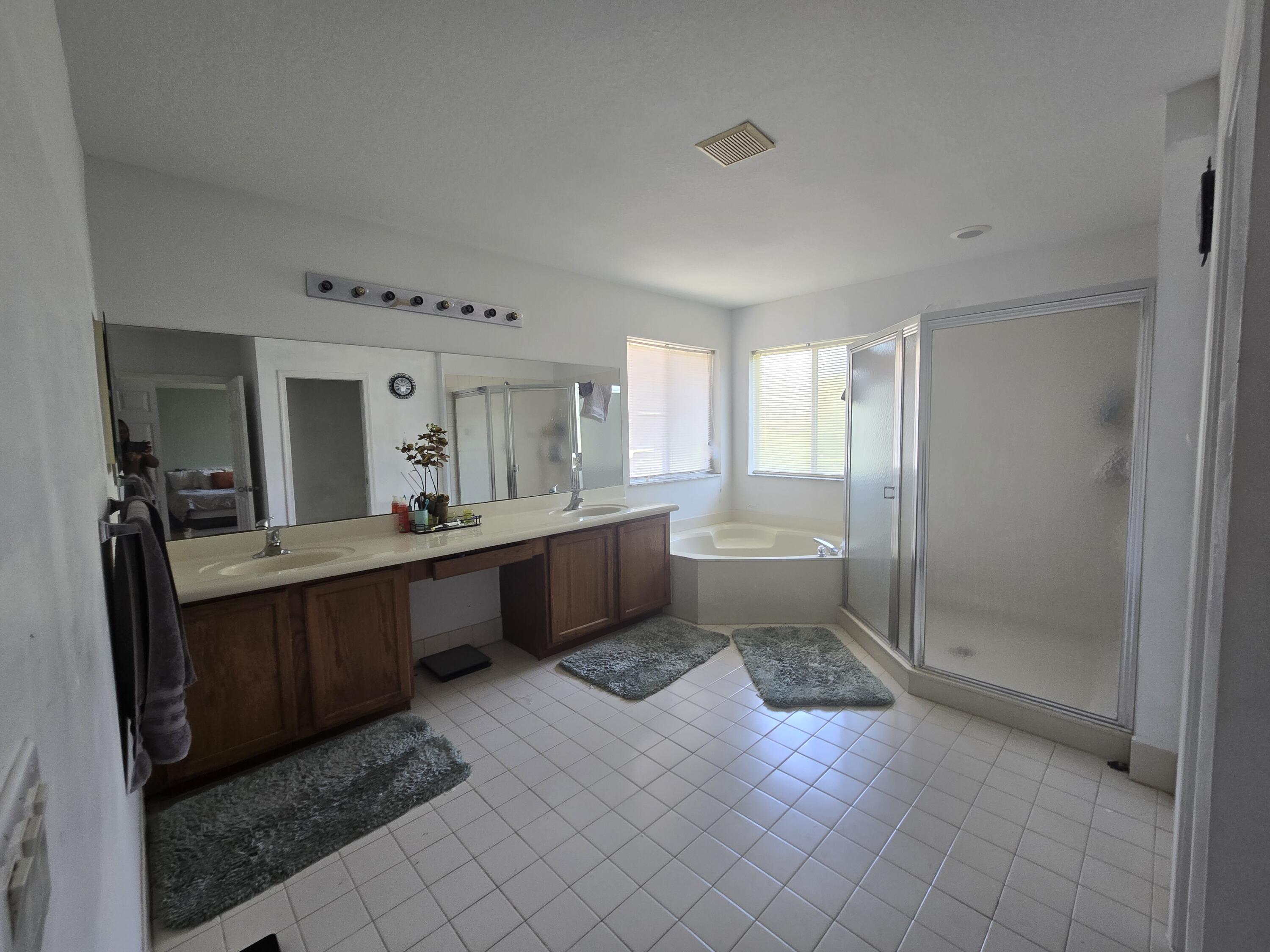 2137 Little Torch Street Riviera Beach, FL 33407 - Photo 20 of 33 Main Bathroom
