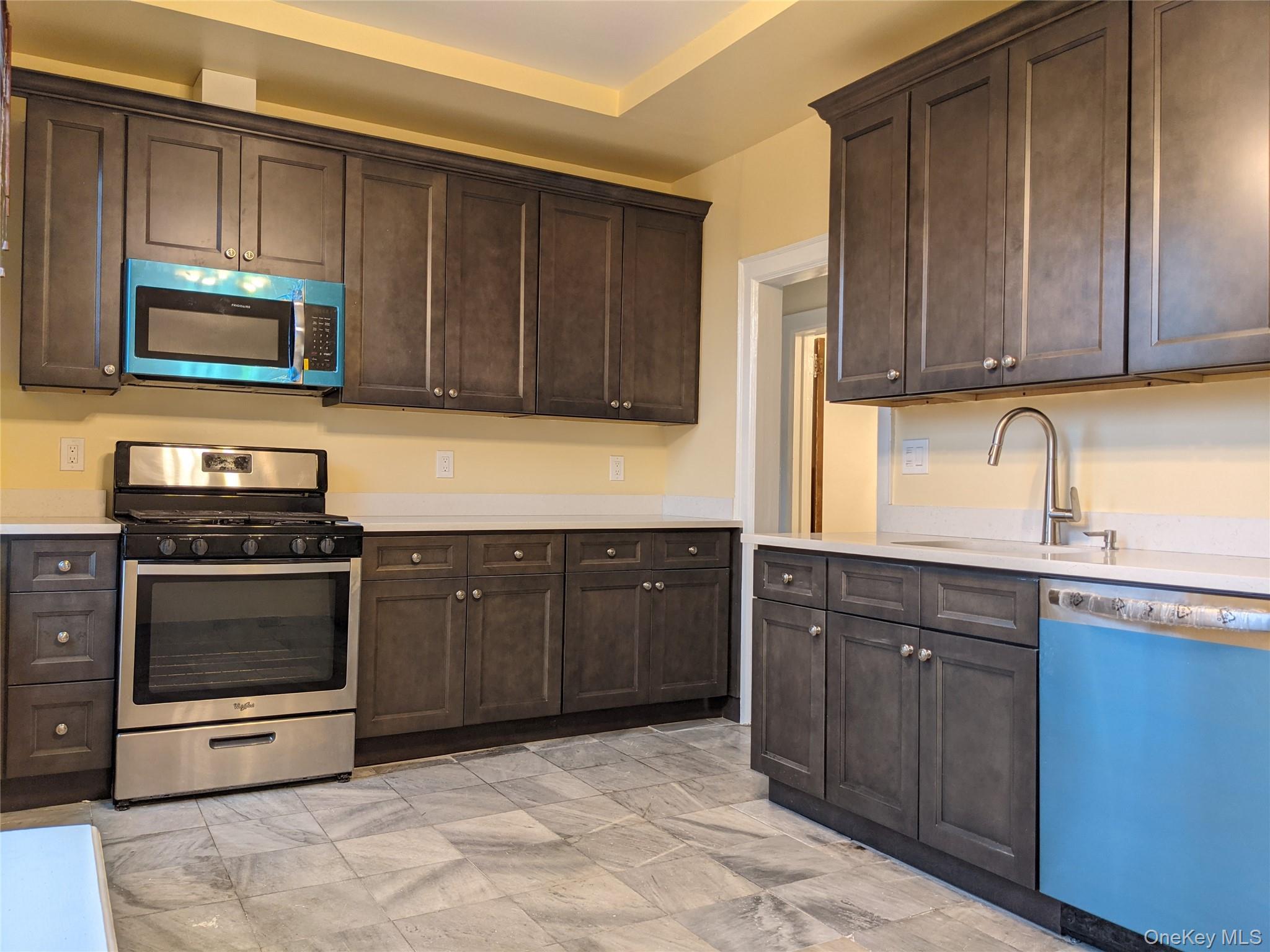 26 Coligni Avenue, Unit 21 New Rochelle, NY 10801 - Photo 2 of 11