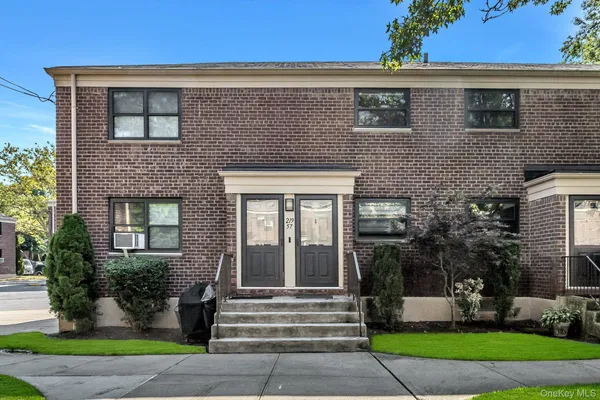 $2,500 | 219-57 74th Avenue, Unit 423A2 | Oakland Gardens