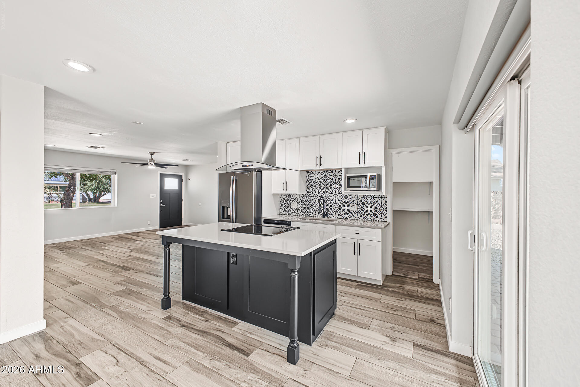 827 West Romo Jones Street Tempe, AZ 85281 - Photo 13 of 31 Open-concept kitchen