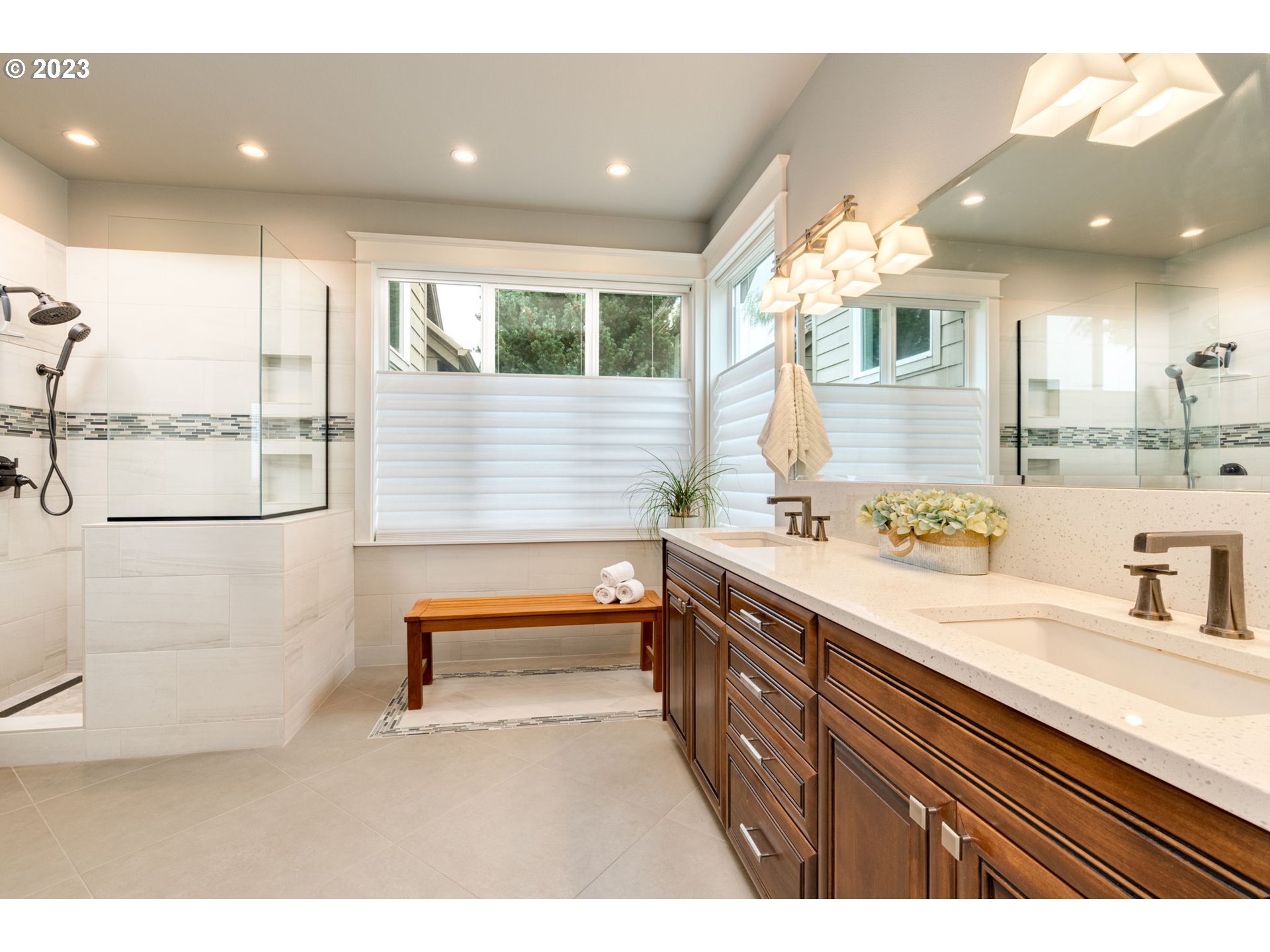 19800 Northwest 61st Avenue Ridgefield, WA 98642 - Photo 9 of 41 Owner's Suite Bathroom