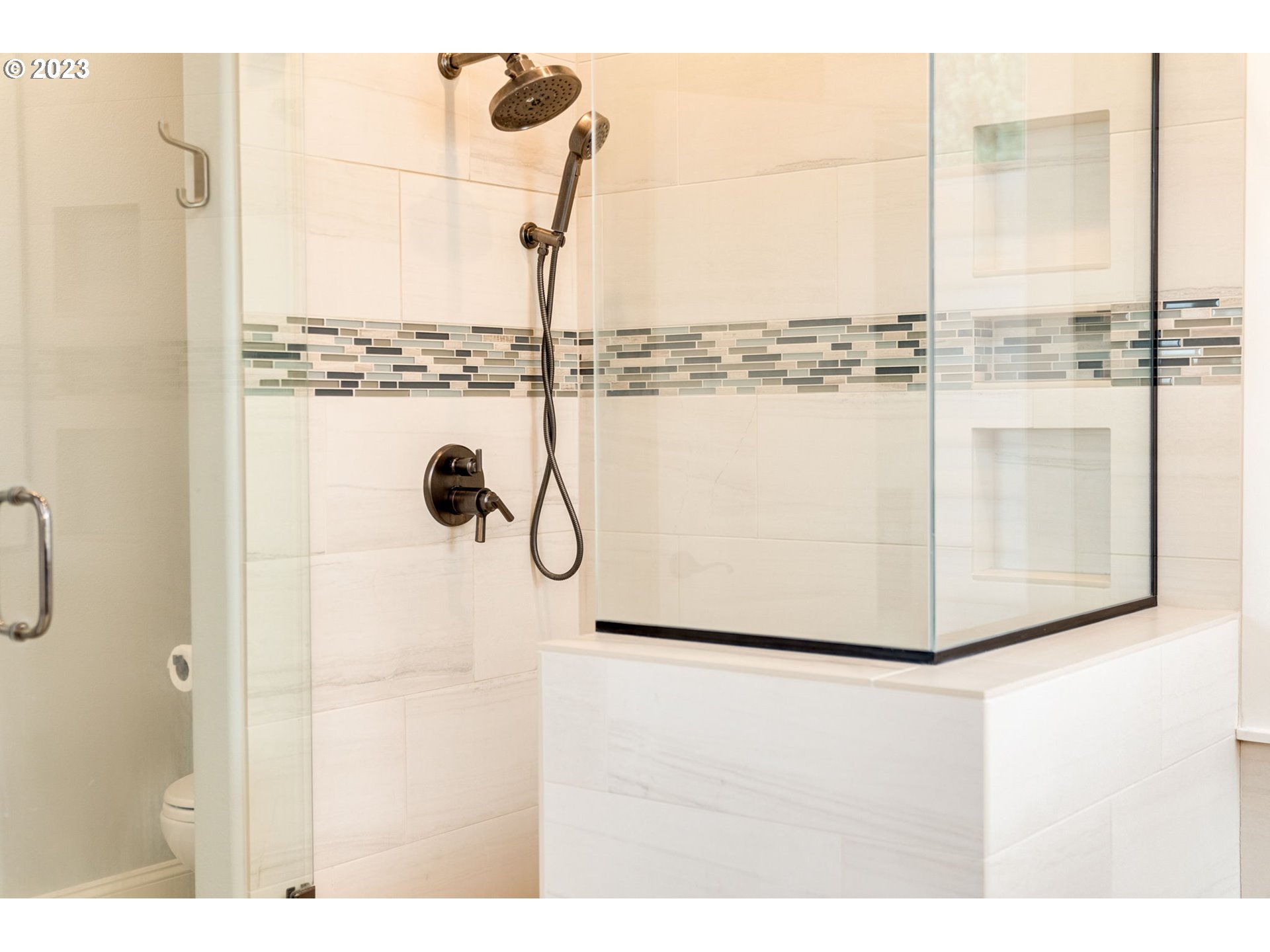 19800 Northwest 61st Avenue Ridgefield, WA 98642 - Photo 10 of 41 Owner's Suite Bathroom