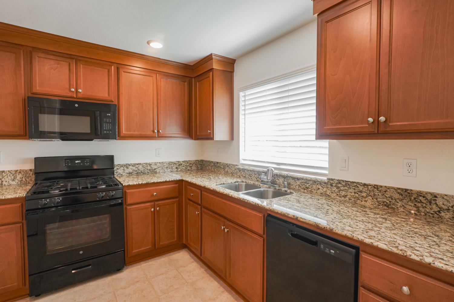 797 Marcus Street Merced, CA 95341 - Photo 5 of 35