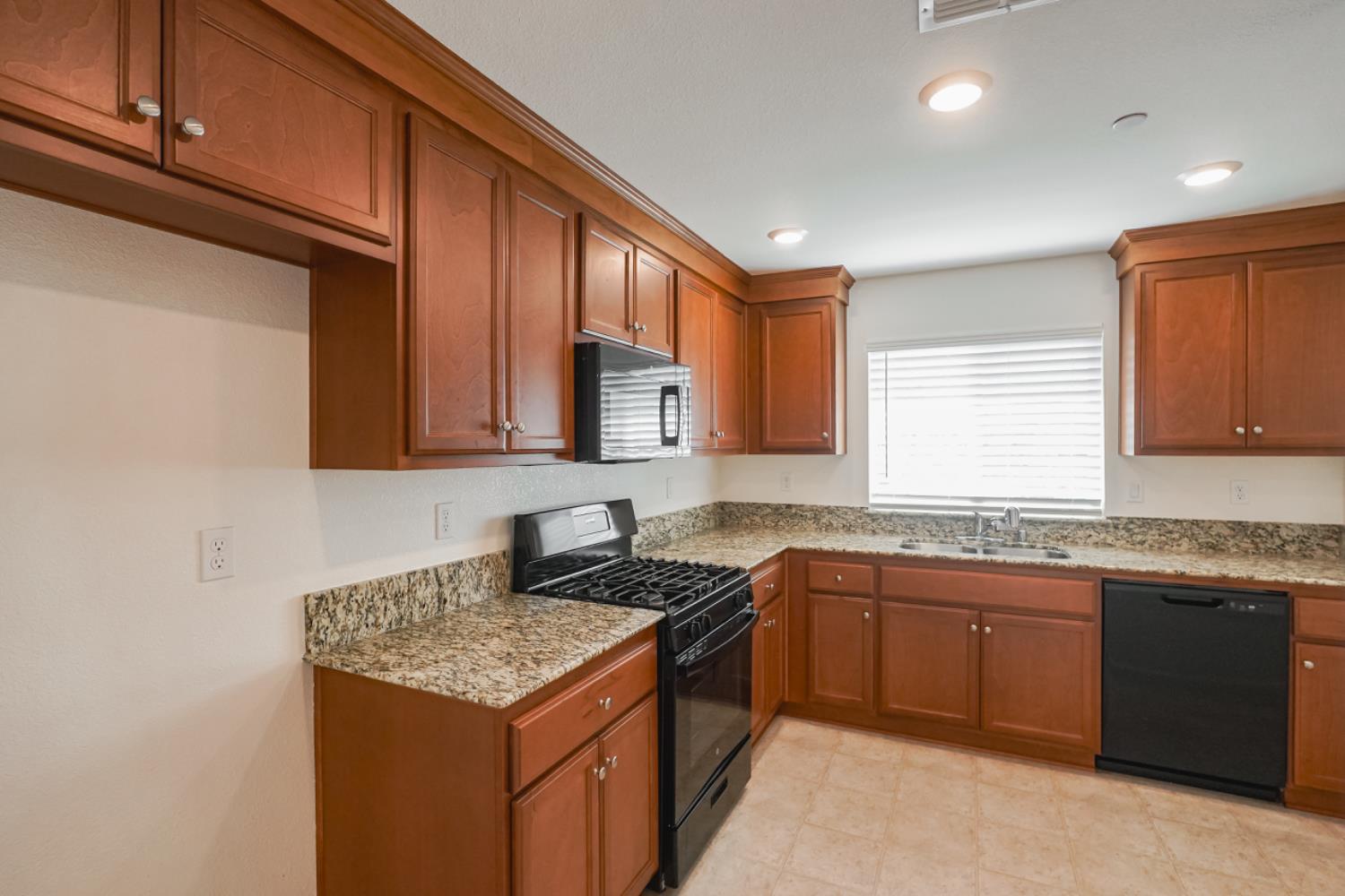 797 Marcus Street Merced, CA 95341 - Photo 6 of 35