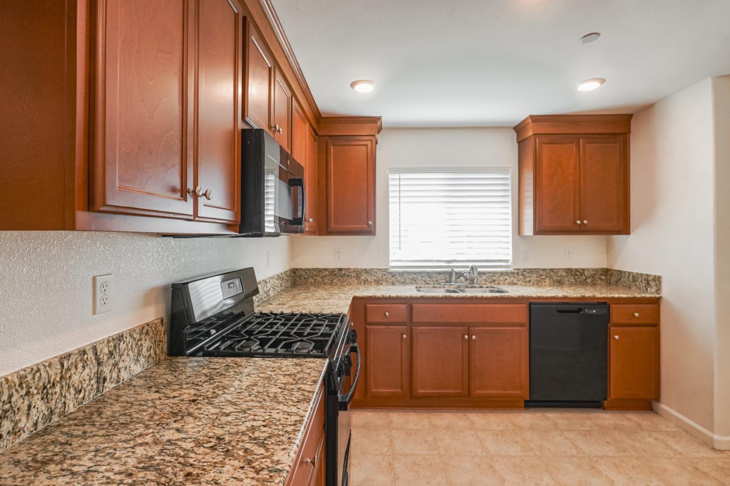 797 Marcus Street Merced, CA 95341 - Photo 7 of 35