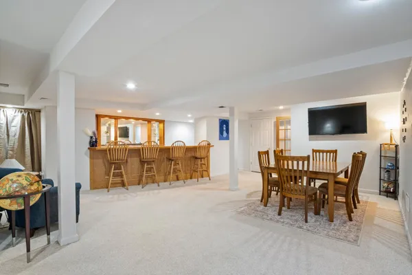 $379,900 | 41950 Coventry Way, Canton, MI 48187