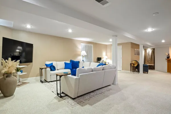 $379,900 | 41950 Coventry Way, Canton, MI 48187