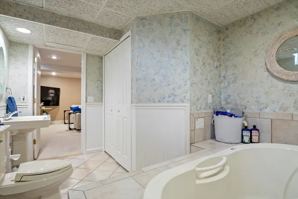 $379,900 | 41950 Coventry Way, Canton, MI 48187