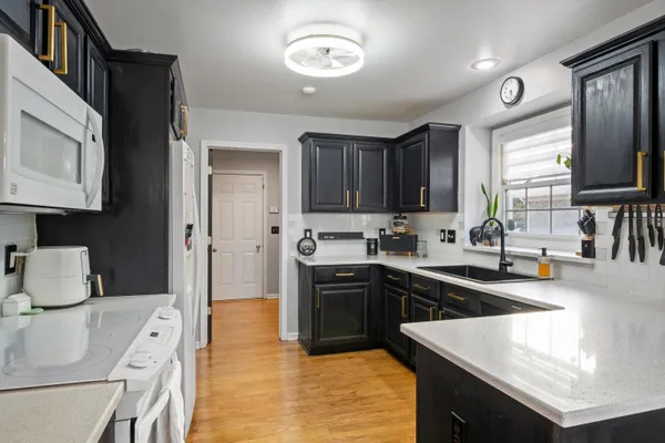 $379,900 | 41950 Coventry Way, Canton, MI 48187