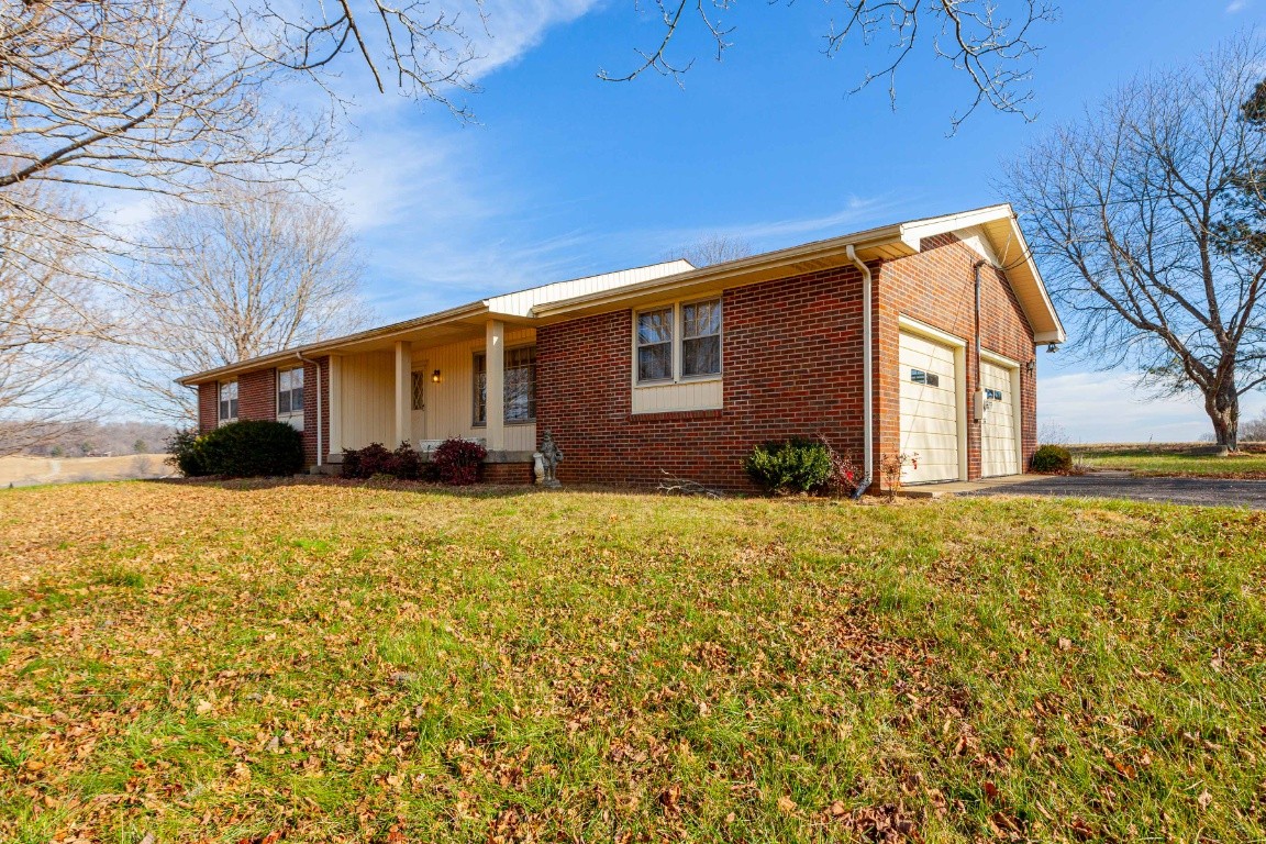 2102 Center Point Road Hendersonville, TN 37075 - Photo 11 of 50 a front view of house with yard