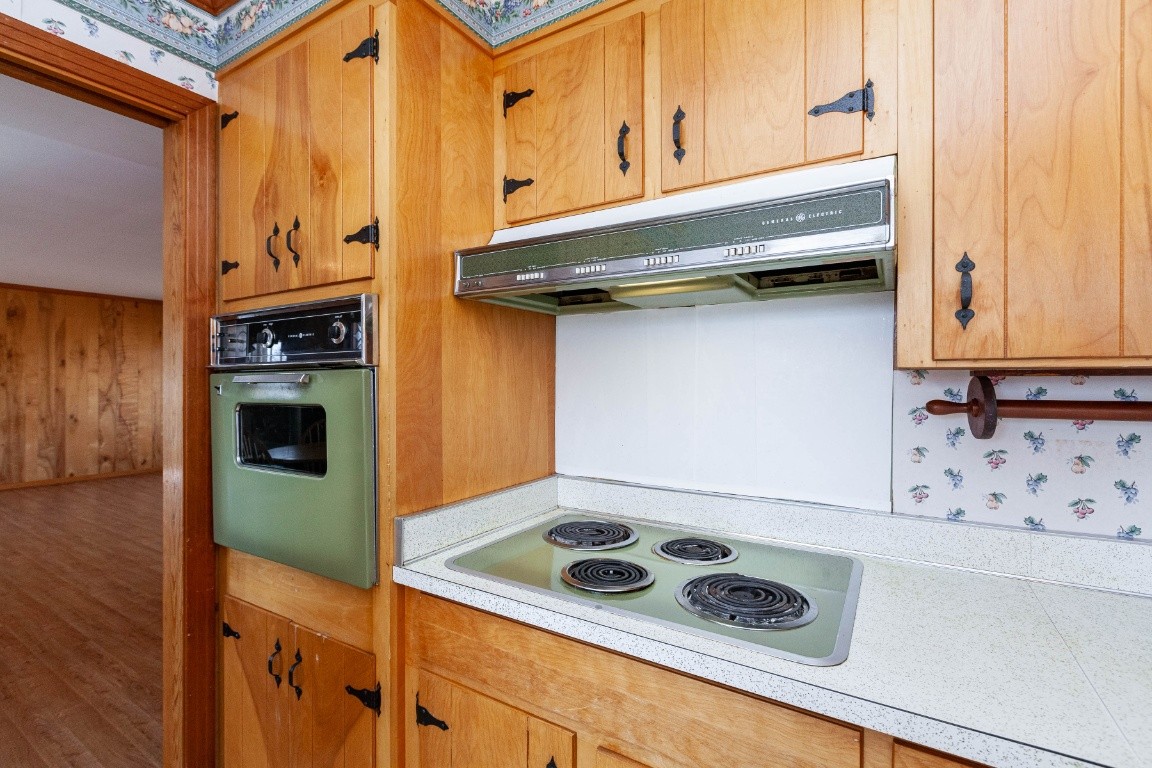 2102 Center Point Road Hendersonville, TN 37075 - Photo 26 of 50 a kitchen with a stove and a refrigerator