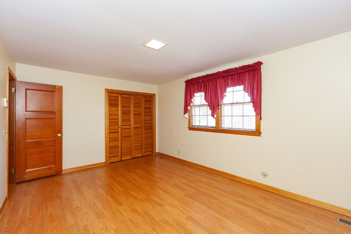 2102 Center Point Road Hendersonville, TN 37075 - Photo 34 of 50 an empty room with windows
