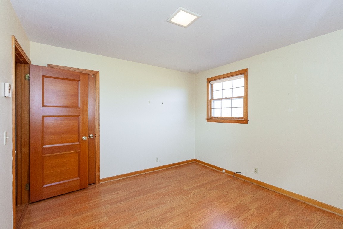 2102 Center Point Road Hendersonville, TN 37075 - Photo 38 of 50 an empty room with closet area