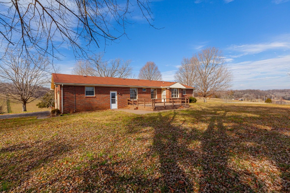 2102 Center Point Road Hendersonville, TN 37075 - Photo 43 of 50 a front view of a house with a garden