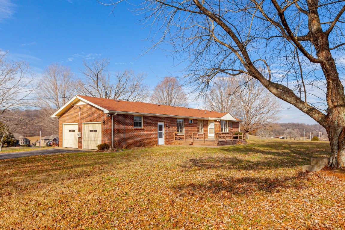 2102 Center Point Road Hendersonville, TN 37075 - Photo 44 of 50 a front view of a house with a yard