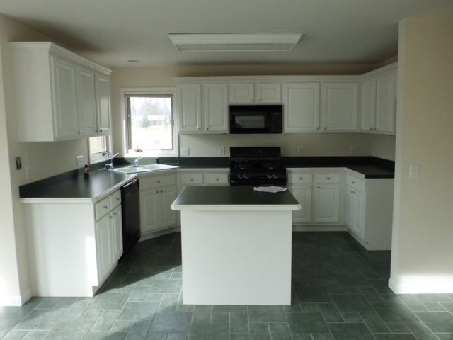 23722 Hagen Road Macomb, MI 48042 - Photo 4 of 13 31094322-3.JPG