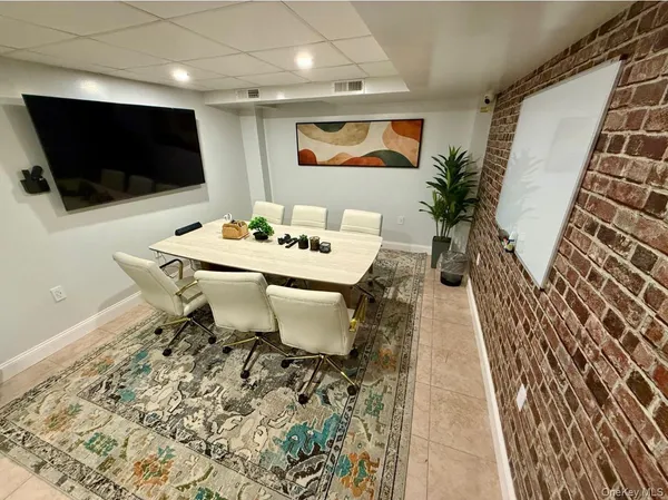 $2,295 | 210 Pelham Road, Unit 5C, New Rochelle, NY 10805