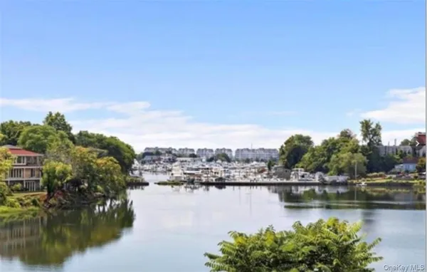 $2,295 | 210 Pelham Road, Unit 5C, New Rochelle, NY 10805