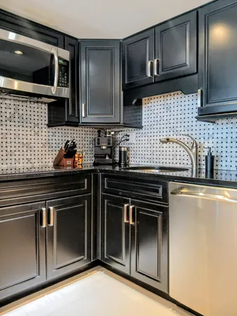 $2,000 | 1830 Embassy Drive, Unit 121, West Palm Beach, FL 33401