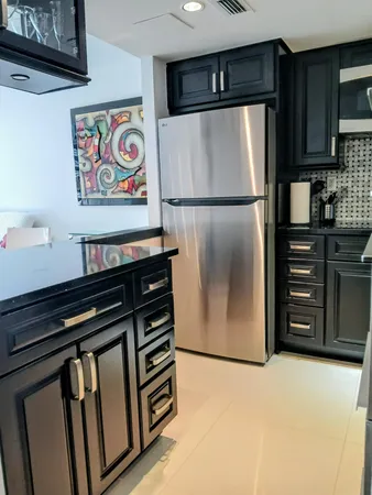 $2,000 | 1830 Embassy Drive, Unit 121, West Palm Beach, FL 33401