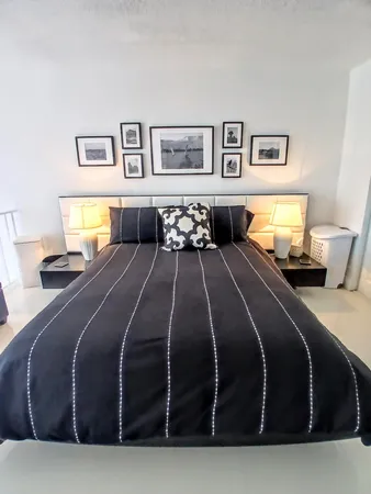 $2,000 | 1830 Embassy Drive, Unit 121, West Palm Beach, FL 33401