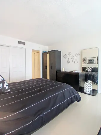 $2,000 | 1830 Embassy Drive, Unit 121, West Palm Beach, FL 33401