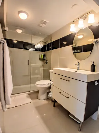 $2,000 | 1830 Embassy Drive, Unit 121, West Palm Beach, FL 33401