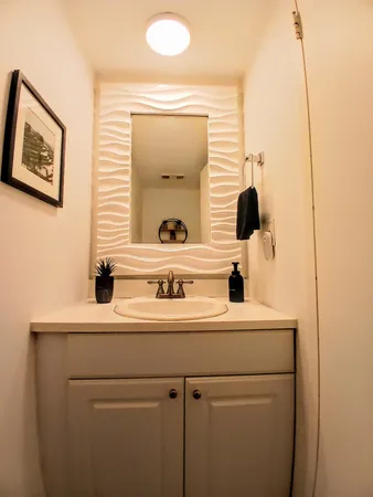 $2,000 | 1830 Embassy Drive, Unit 121, West Palm Beach, FL 33401