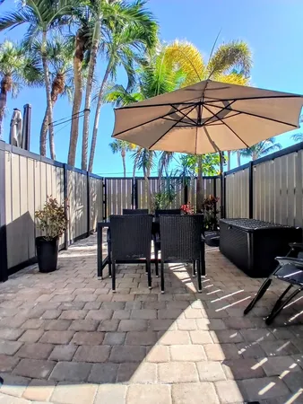 $2,000 | 1830 Embassy Drive, Unit 121, West Palm Beach, FL 33401