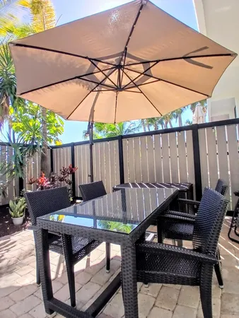 $2,000 | 1830 Embassy Drive, Unit 121, West Palm Beach, FL 33401