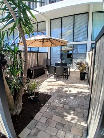 $2,000 | 1830 Embassy Drive, Unit 121, West Palm Beach, FL 33401