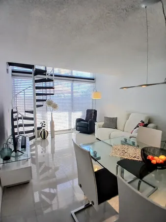 $2,000 | 1830 Embassy Drive, Unit 121, West Palm Beach, FL 33401