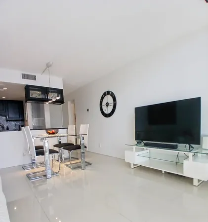 $2,000 | 1830 Embassy Drive, Unit 121, West Palm Beach, FL 33401