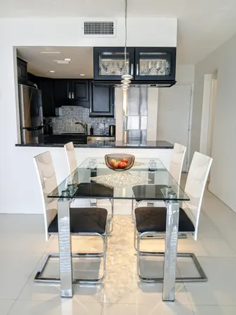 $2,000 | 1830 Embassy Drive, Unit 121, West Palm Beach, FL 33401