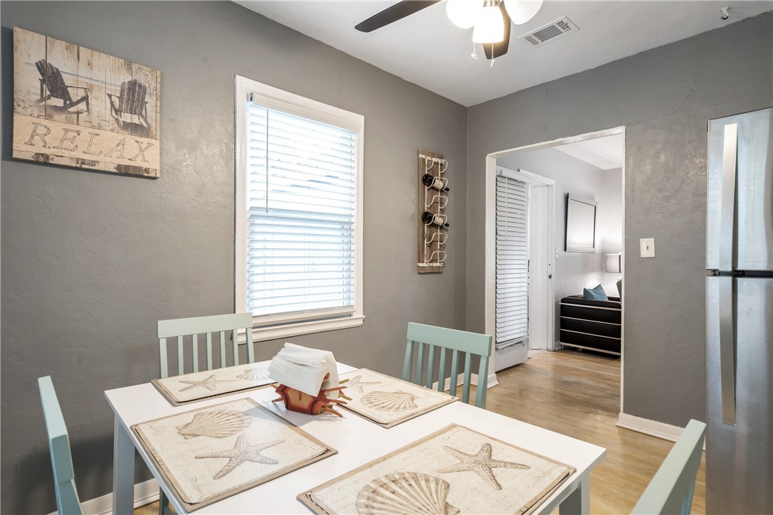 2261 Townsend Street Brunswick, GA 31520 - Photo 10 of 33 DINING ROOM | KITCHEN