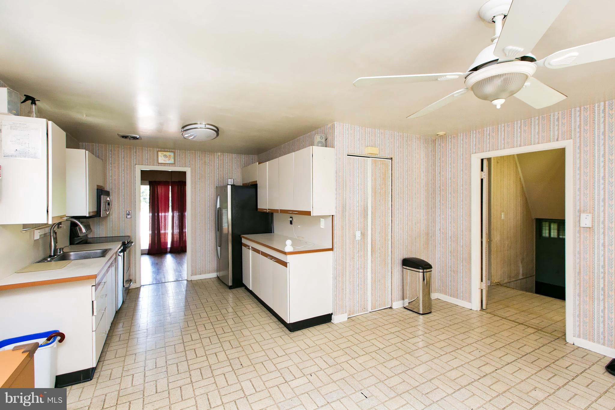 4624 Hawksbury Road Baltimore, MD 21208 - Photo 13 of 22 large eat in kitchen
