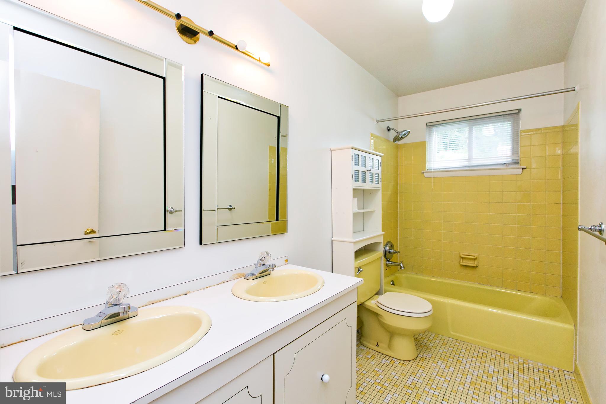 4624 Hawksbury Road Baltimore, MD 21208 - Photo 14 of 22 Bath