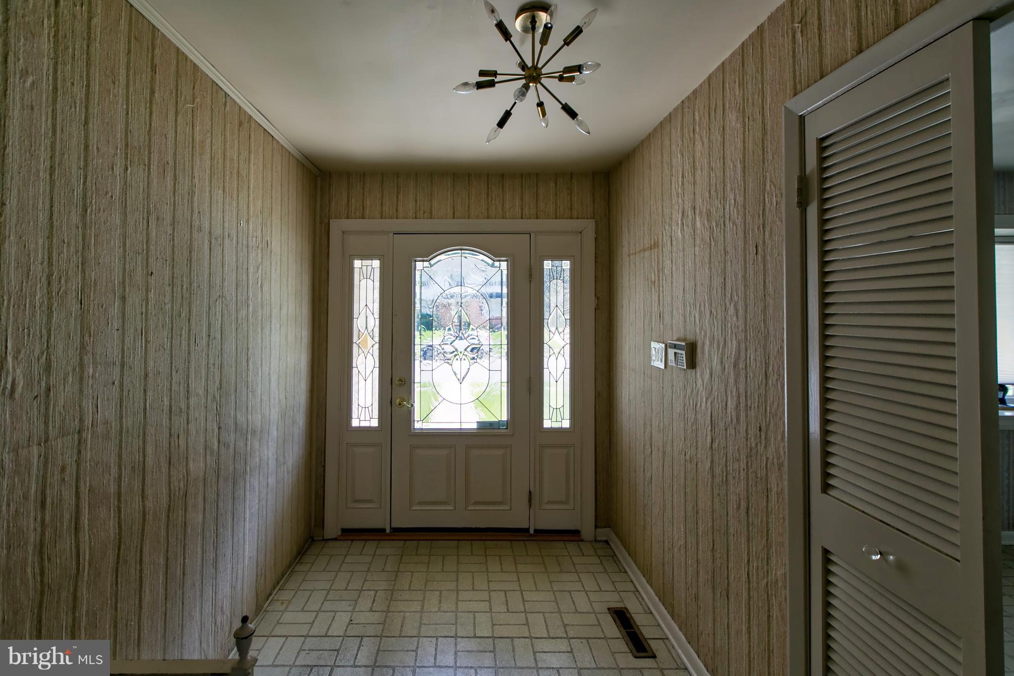 4624 Hawksbury Road Baltimore, MD 21208 - Photo 4 of 22 Front foyer entrance with front closet!