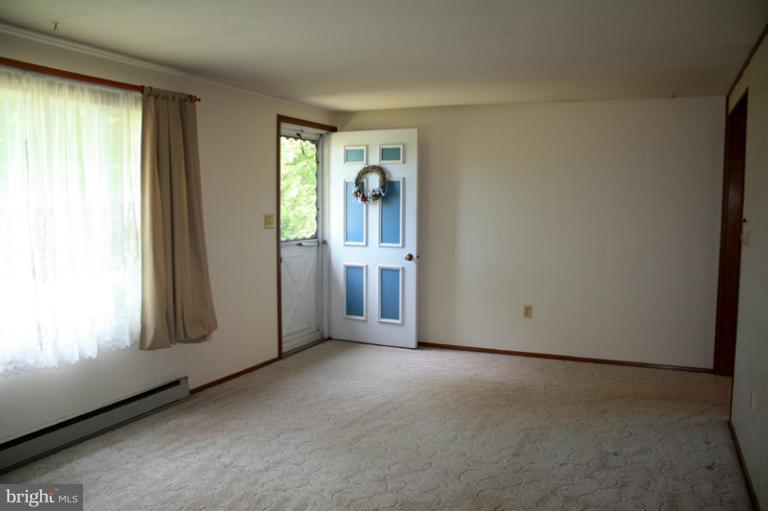 5305 Wertz Road Hampstead, MD 21074 - Photo 14 of 30 Living Room