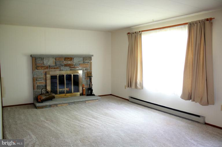5305 Wertz Road Hampstead, MD 21074 - Photo 24 of 30 Living Room