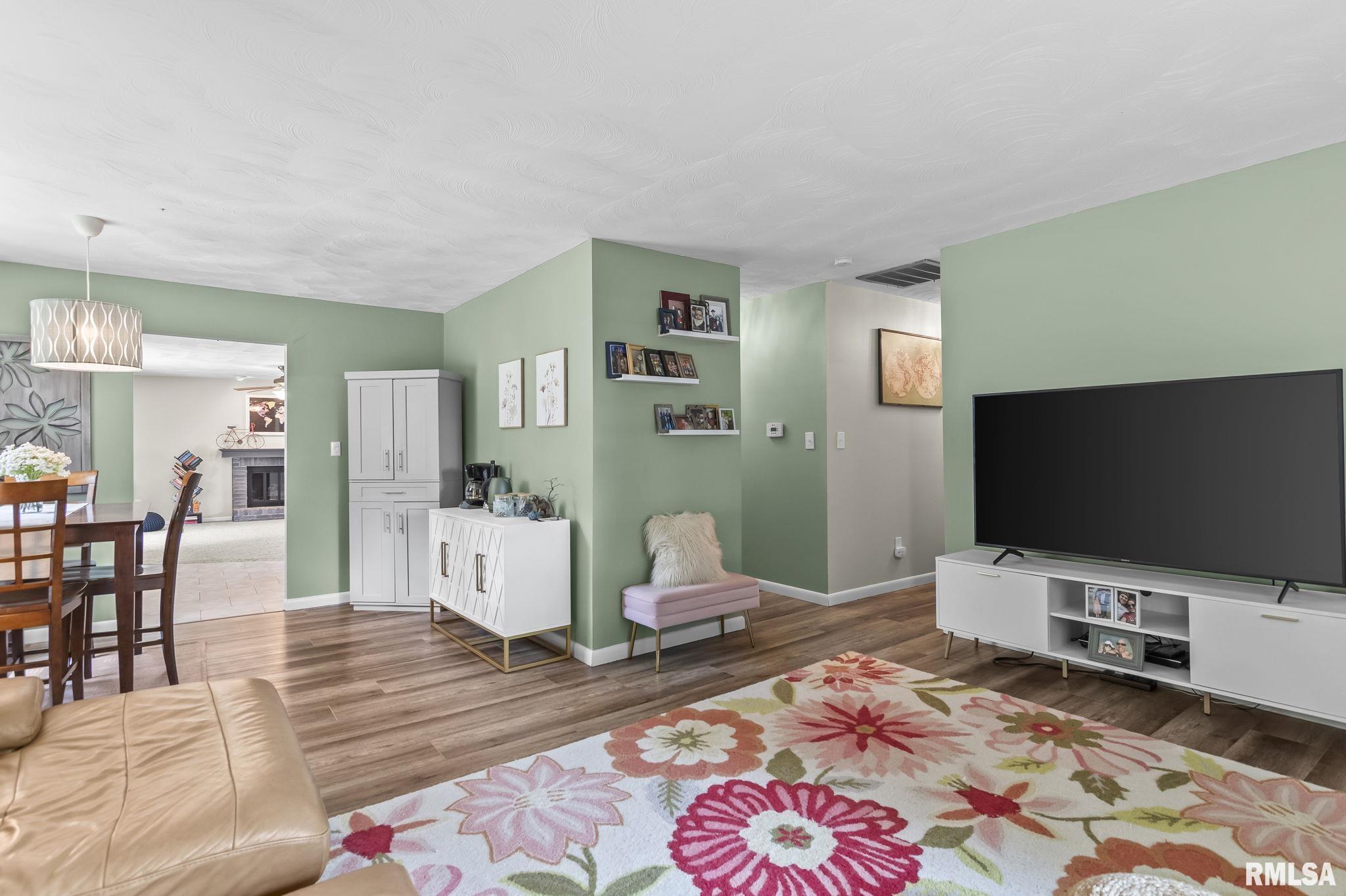 1070 Green Acres Lane Springfield, IL 62707 - Photo 9 of 43 Gallery Image 9