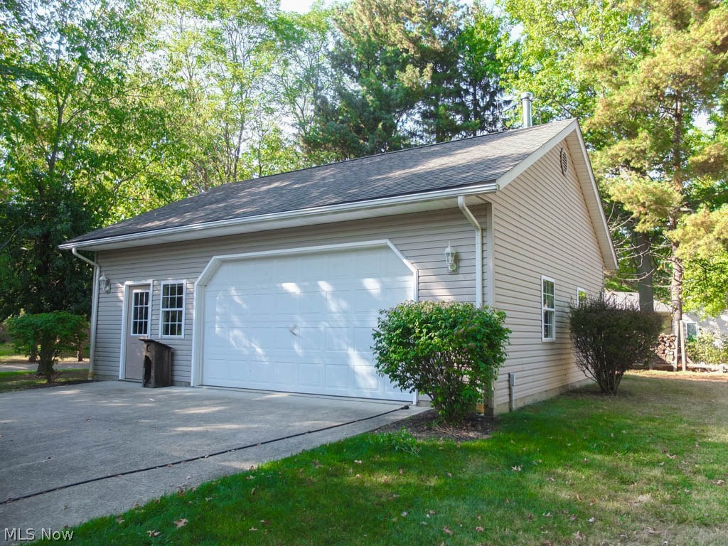 3225 Shellhart Road Norton, OH 44203 - Photo 19 of 23 32x28 detached garage with electric and extra concrete driveway.